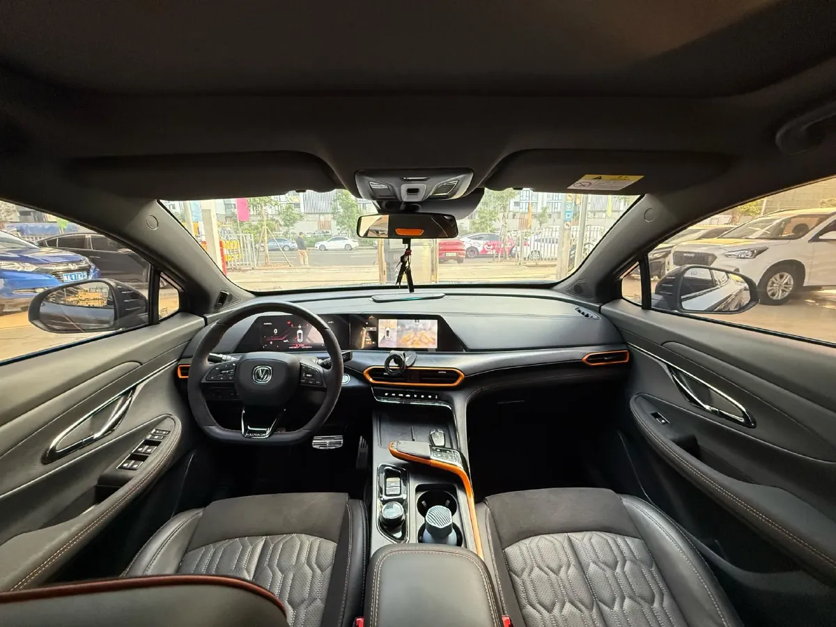 2021 ChangAn UNI-T 1.5T 180HP L4 7DCT,autocango,china used car exporter,china ev exporter,chinese used car exporter,chinese used ev exporter