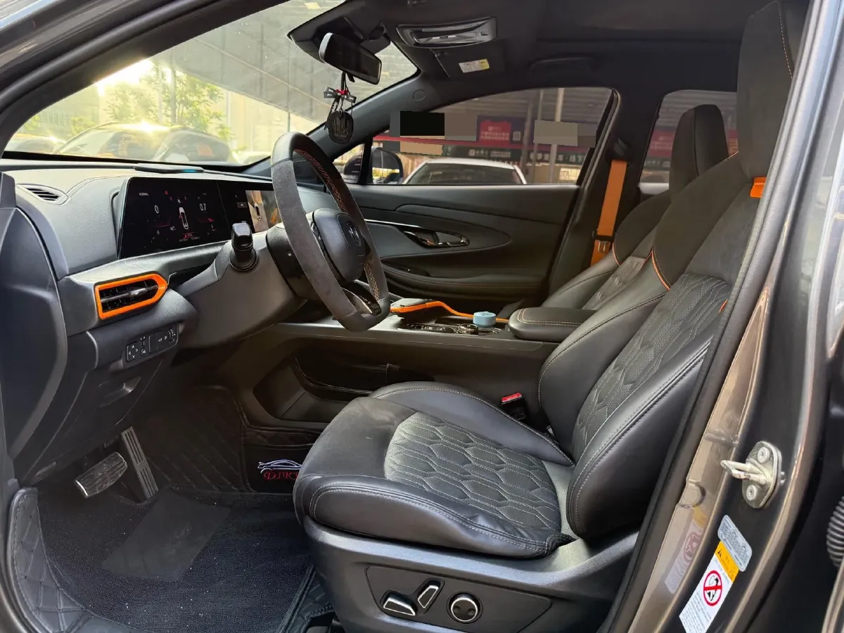 2021 ChangAn UNI-T 1.5T 180HP L4 7DCT,autocango,china used car exporter,china ev exporter,chinese used car exporter,chinese used ev exporter