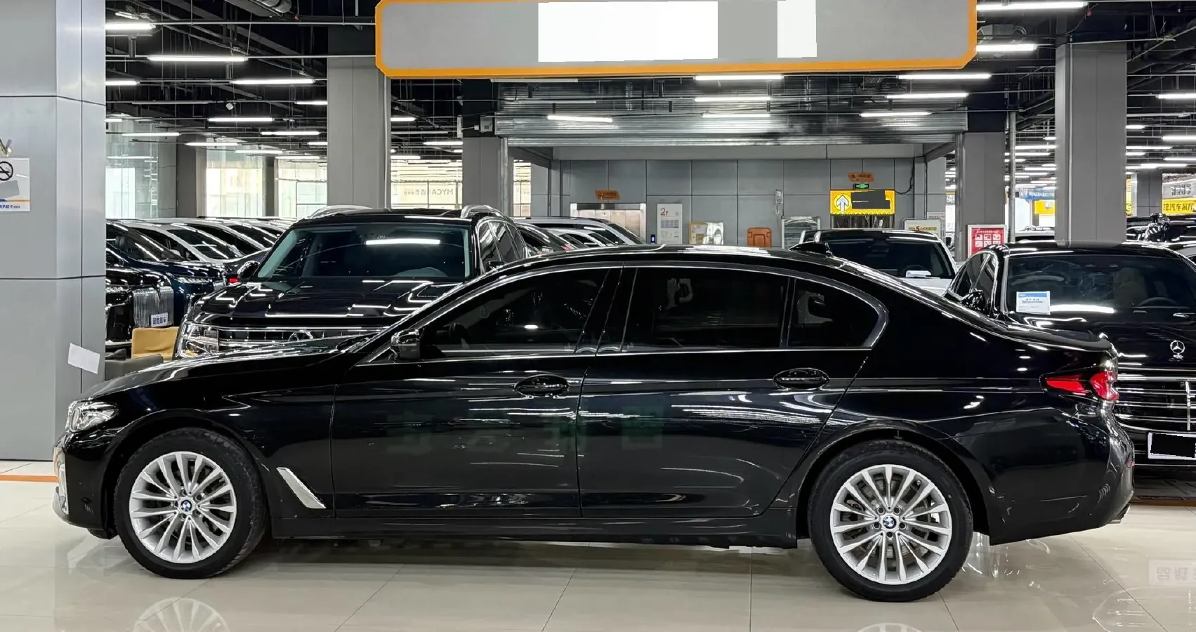 2022 BMW 5 Series 2.0T 184HP L4 8AT,autocango,china used car exporter,china ev exporter,chinese used car exporter,chinese used ev exporter