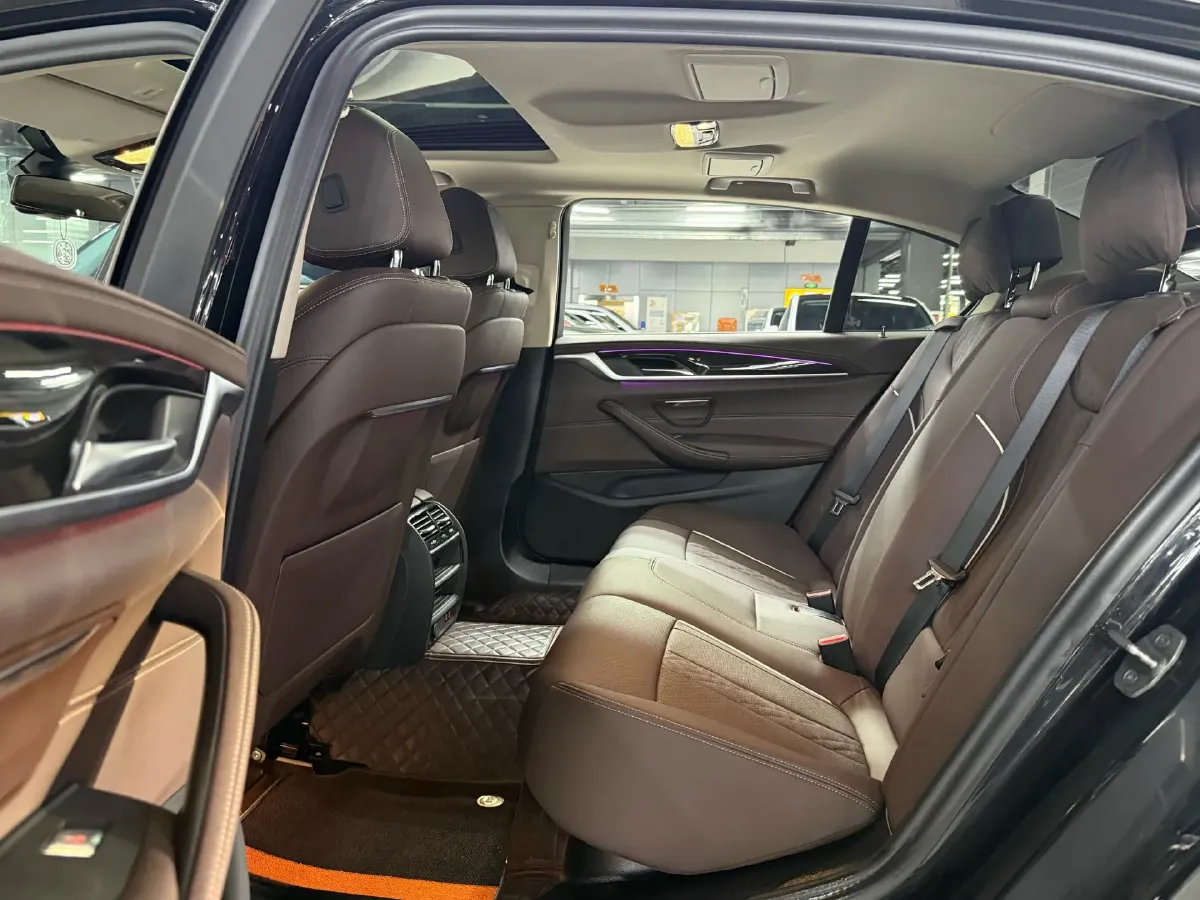 2022 BMW 5 Series 2.0T 184HP L4 8AT,autocango,china used car exporter,china ev exporter,chinese used car exporter,chinese used ev exporter