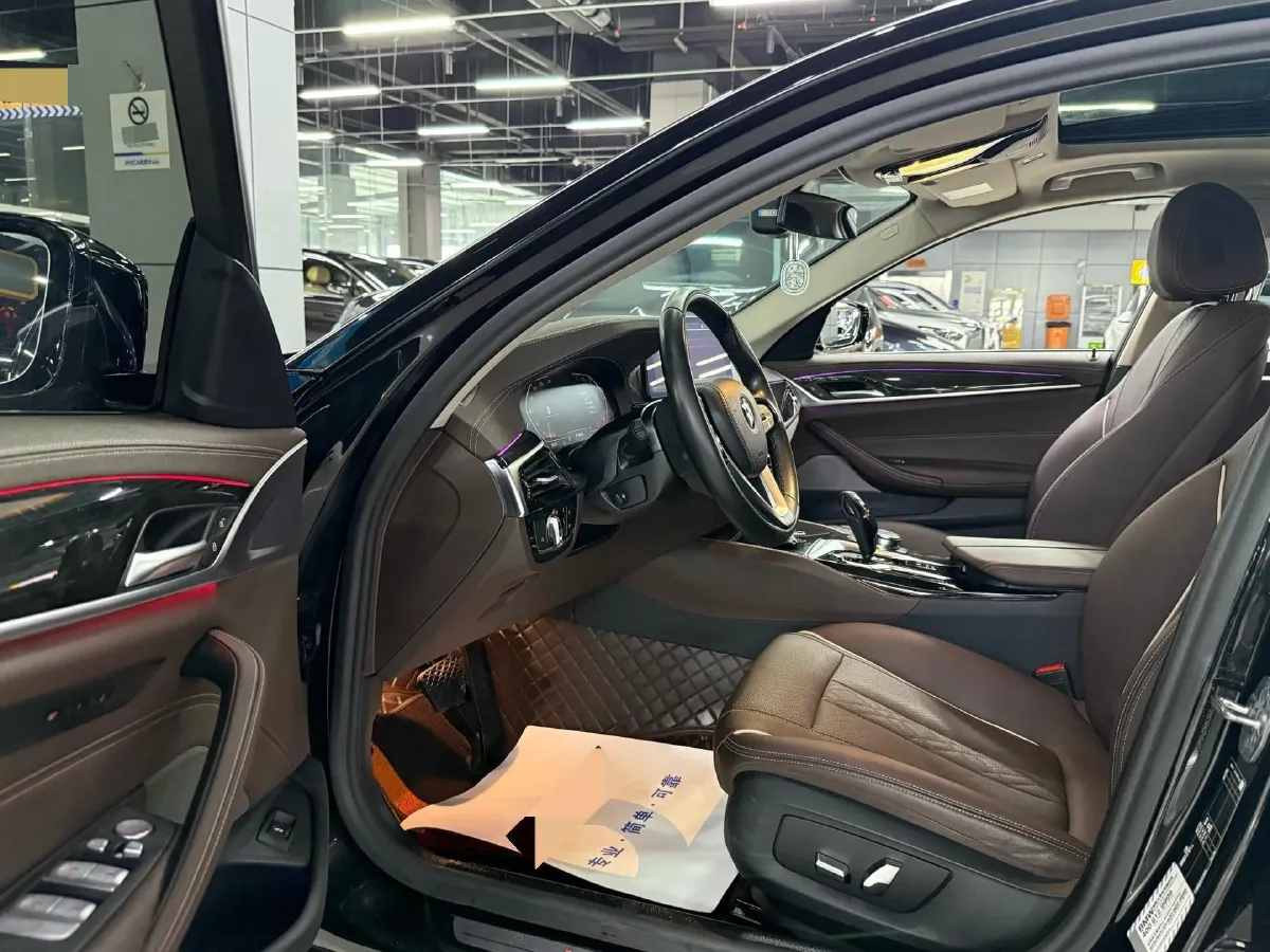 2022 BMW 5 Series 2.0T 184HP L4 8AT,autocango,china used car exporter,china ev exporter,chinese used car exporter,chinese used ev exporter