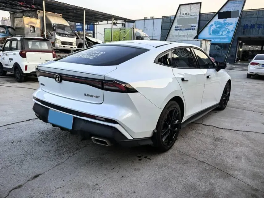 2023 ChangAn UNI-V 1.5T 188HP L4 7DCT,autocango,china used car exporter,china ev exporter,chinese used car exporter,chinese used ev exporter