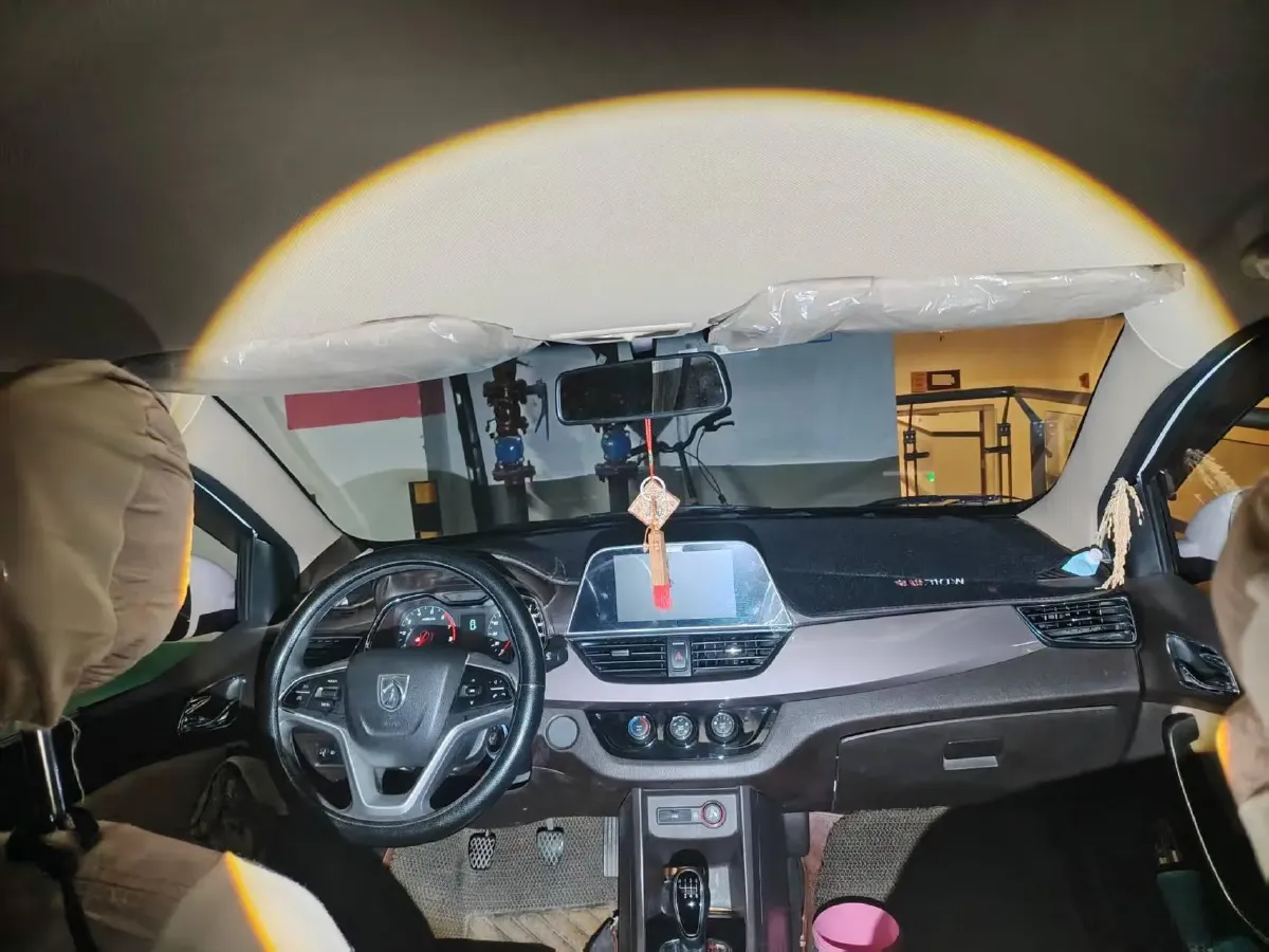 2017 BaoJun 310W 1.5L 112HP L4 6MT,autocango,china used car exporter,china ev exporter,chinese used car exporter,chinese used ev exporter