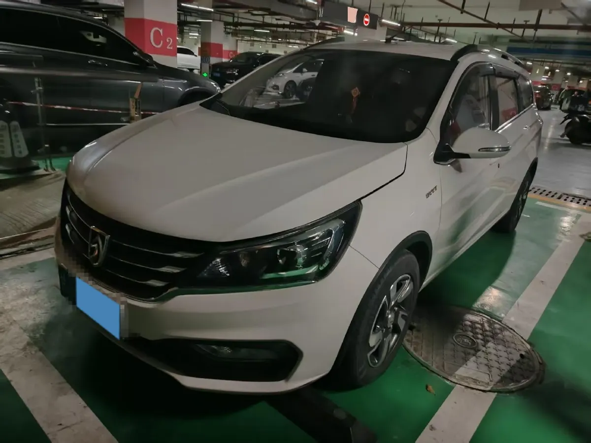 2017 BaoJun 310W 1.5L 112HP L4 6MT,autocango,china used car exporter,china ev exporter,chinese used car exporter,chinese used ev exporter