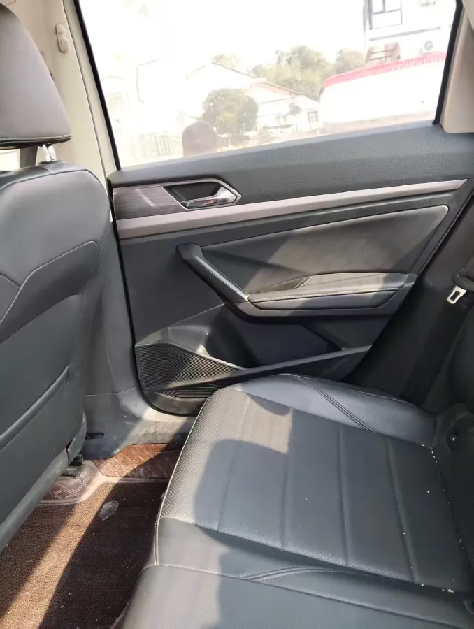 2018 Landwind XiaoYao 1.5T 163HP L4 CVT,autocango,china used car exporter,china ev exporter,chinese used car exporter,chinese used ev exporter