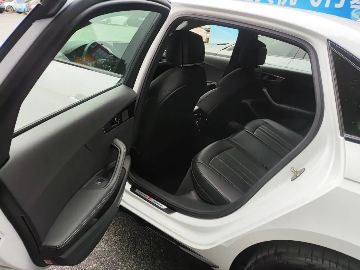 2024 Audi A4L 2.0T 190HP L4 7DCT,autocango,china used car exporter,china ev exporter,chinese used car exporter,chinese used ev exporter