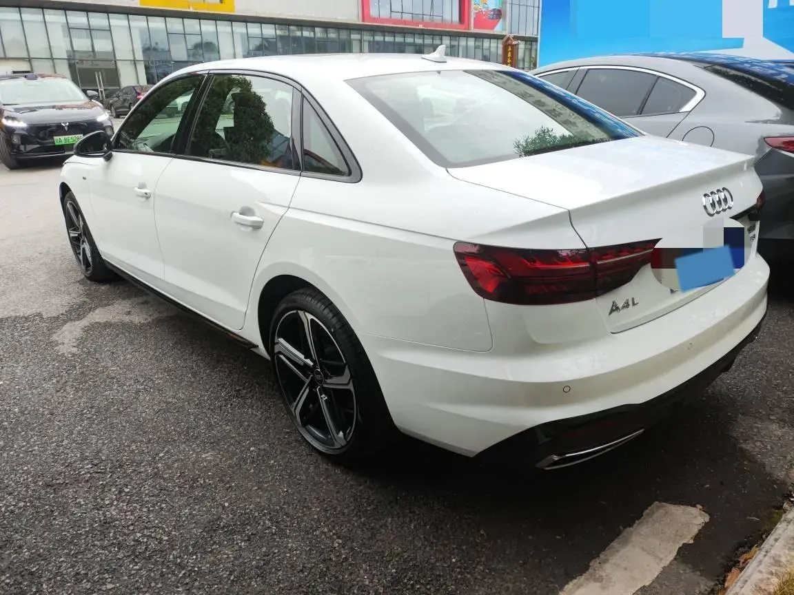 2024 Audi A4L 2.0T 190HP L4 7DCT,autocango,china used car exporter,china ev exporter,chinese used car exporter,chinese used ev exporter