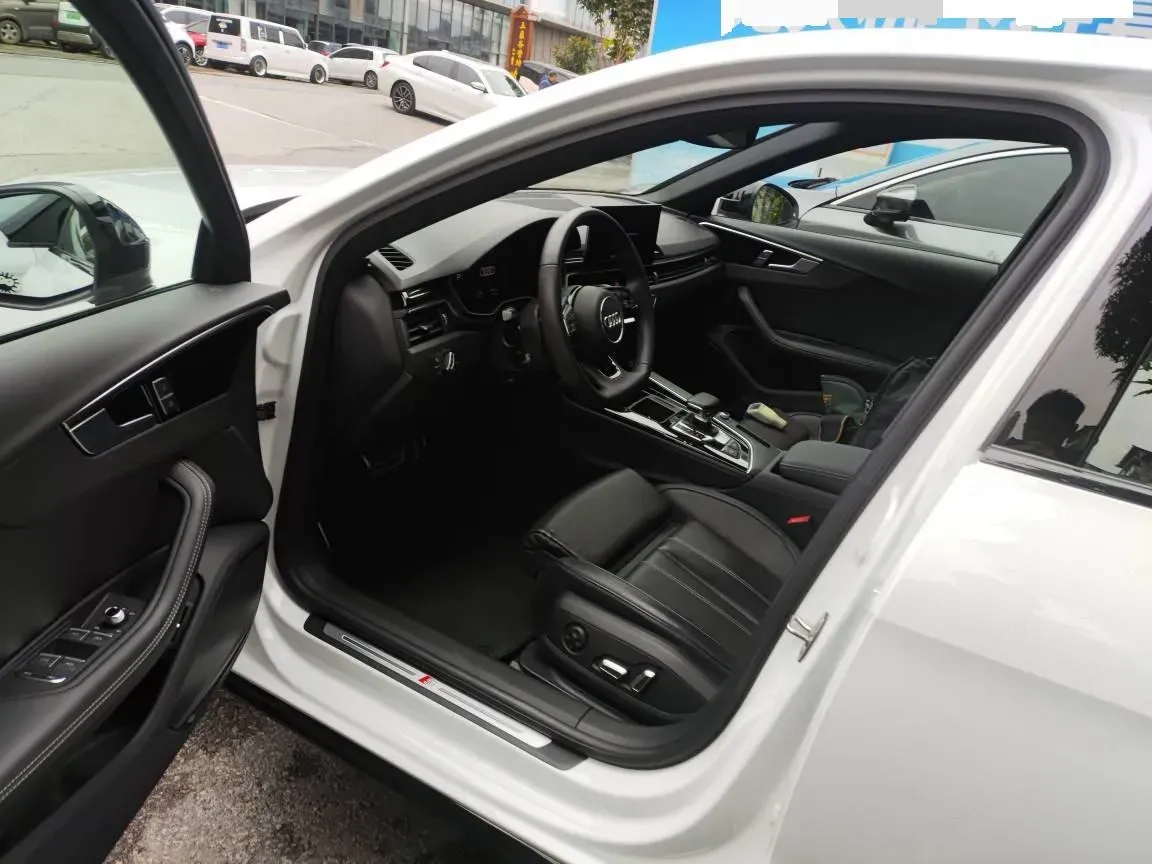 2024 Audi A4L 2.0T 190HP L4 7DCT,autocango,china used car exporter,china ev exporter,chinese used car exporter,chinese used ev exporter