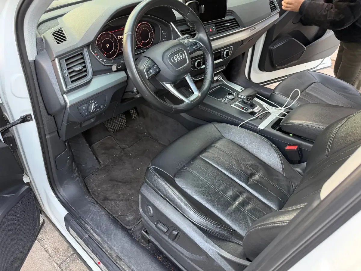 2020 Audi Q5L 2.0T 190HP L4 7DCT,autocango,china used car exporter,china ev exporter,chinese used car exporter,chinese used ev exporter