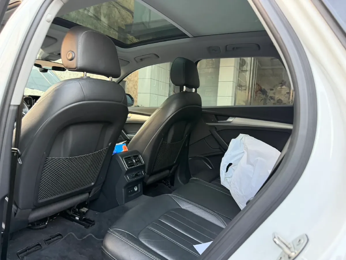 2020 Audi Q5L 2.0T 190HP L4 7DCT,autocango,china used car exporter,china ev exporter,chinese used car exporter,chinese used ev exporter