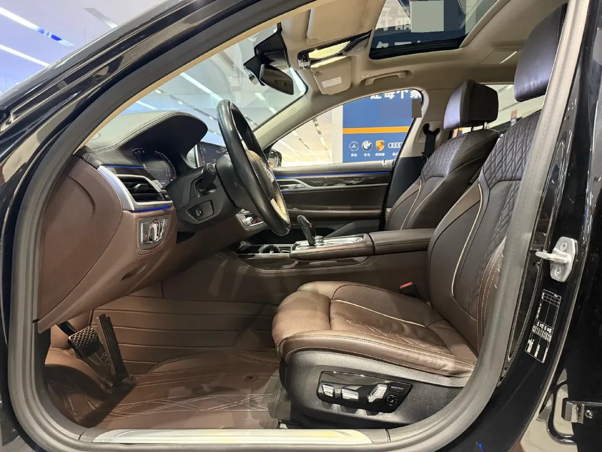 2021 BMW 7 Series 2.0T 265HP L4 8AT,autocango,china used car exporter,china ev exporter,chinese used car exporter,chinese used ev exporter