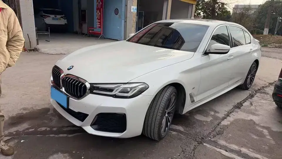 2022 BMW 5 Series 2.0T 252HP L4 8AT