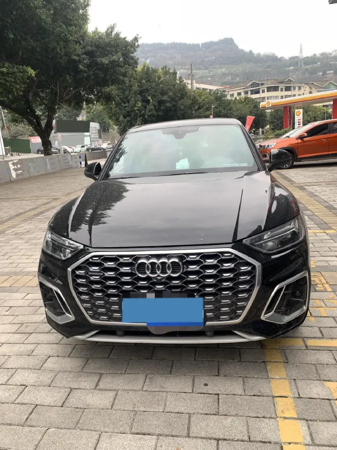 2022 Audi Q5L Sportback 2.0T 190HP L4 7DCT,autocango,china used car exporter,china ev exporter,chinese used car exporter,chinese used ev exporter
