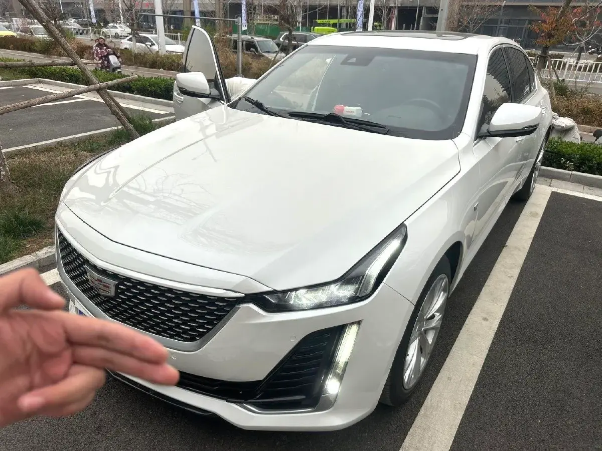 2023 Cadillac CT5 2.0T 237HP L4 10AT