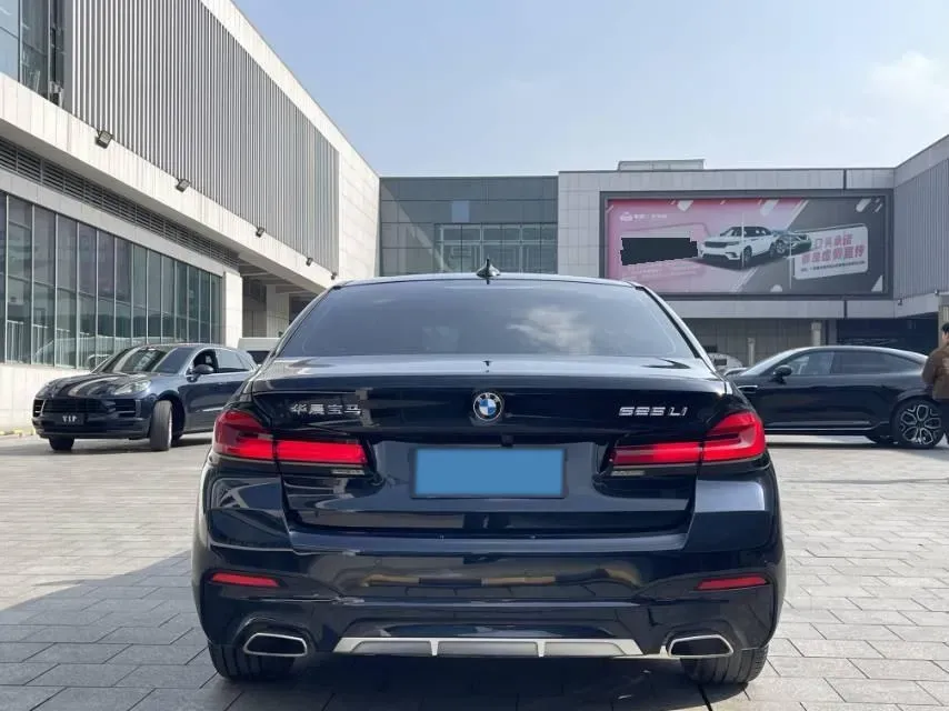 2022 BMW 5 Series 2.0T 184HP L4 8AT,autocango,china used car exporter,china ev exporter,chinese used car exporter,chinese used ev exporter