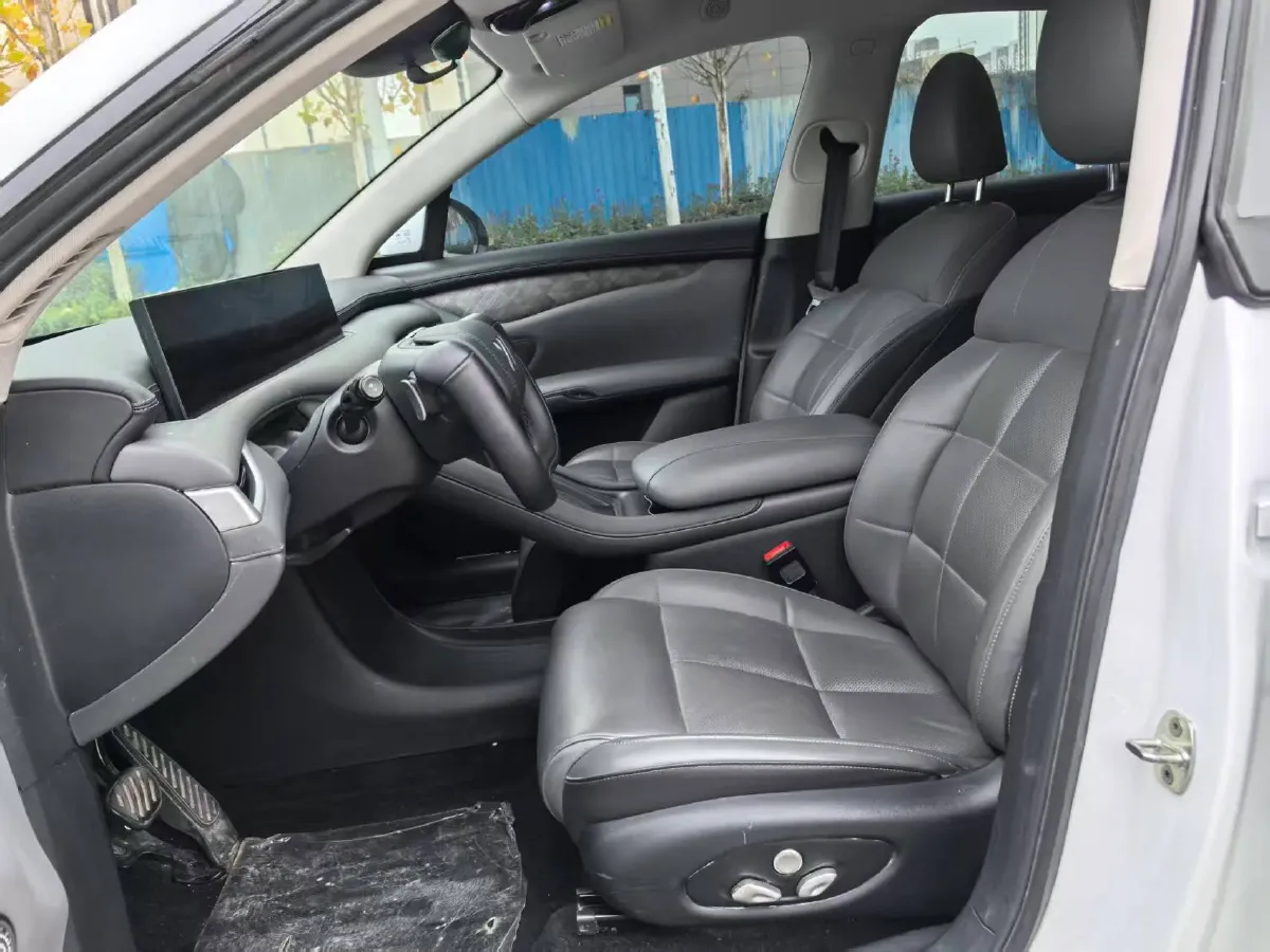 2025 IM LS6 BEV 75KWH,autocango,china used car exporter,china ev exporter,chinese used car exporter,chinese used ev exporter