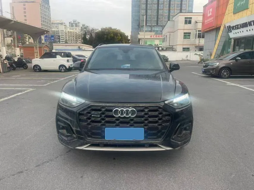 2022 Audi Q5L 2.0T 190HP L4 7DCT,autocango,china used car exporter,china ev exporter,chinese used car exporter,chinese used ev exporter