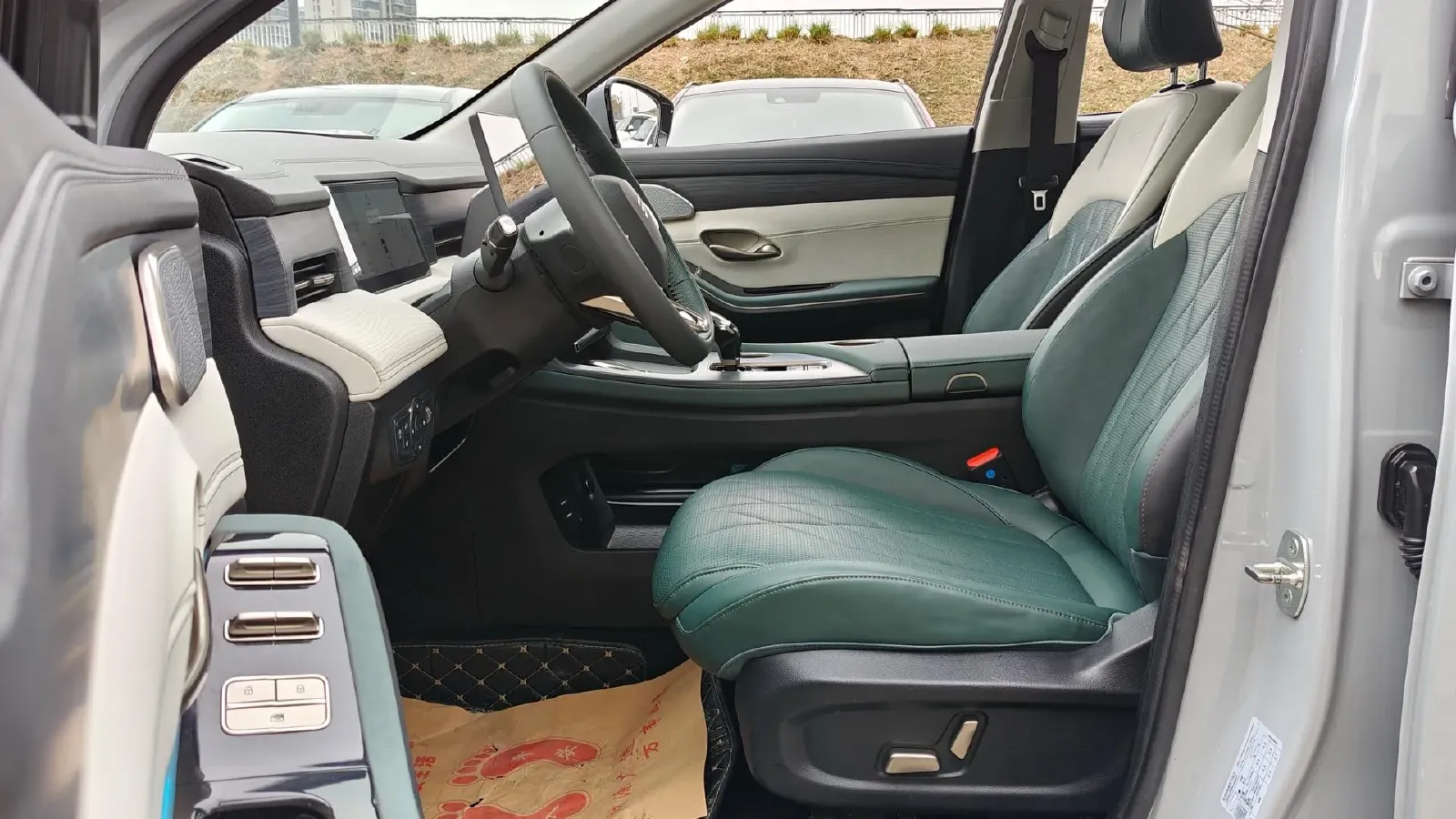 2023 Chery Tiggo 9 2.0T 261HP L4 8AT,autocango,china used car exporter,china ev exporter,chinese used car exporter,chinese used ev exporter