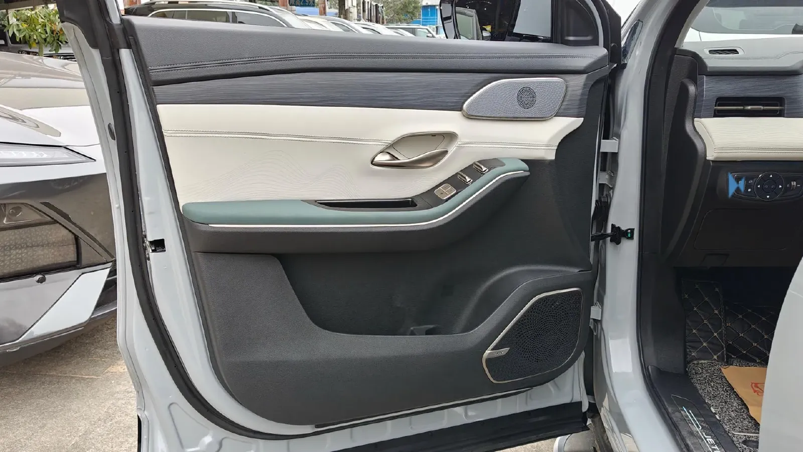 2023 Chery Tiggo 9 2.0T 261HP L4 8AT,autocango,china used car exporter,china ev exporter,chinese used car exporter,chinese used ev exporter