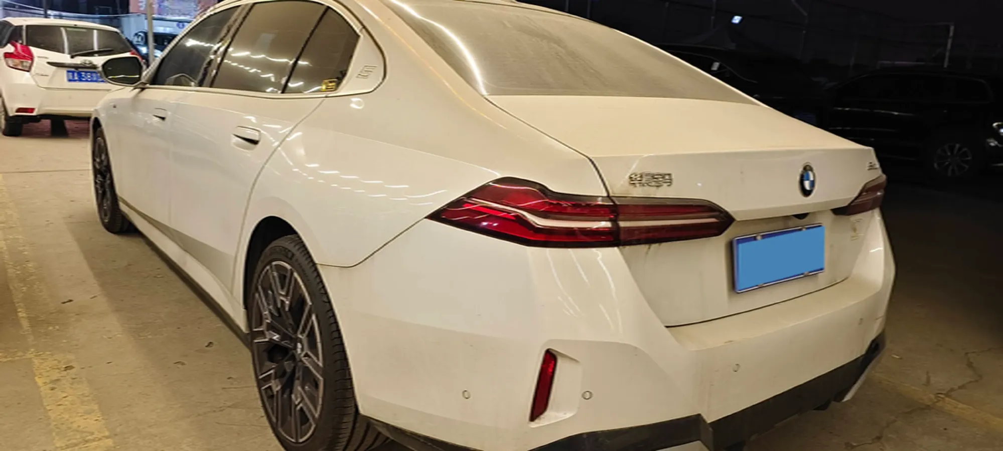2024 BMW 5 Series 2.0T 258HP L4 8AT,autocango,china used car exporter,china ev exporter,chinese used car exporter,chinese used ev exporter