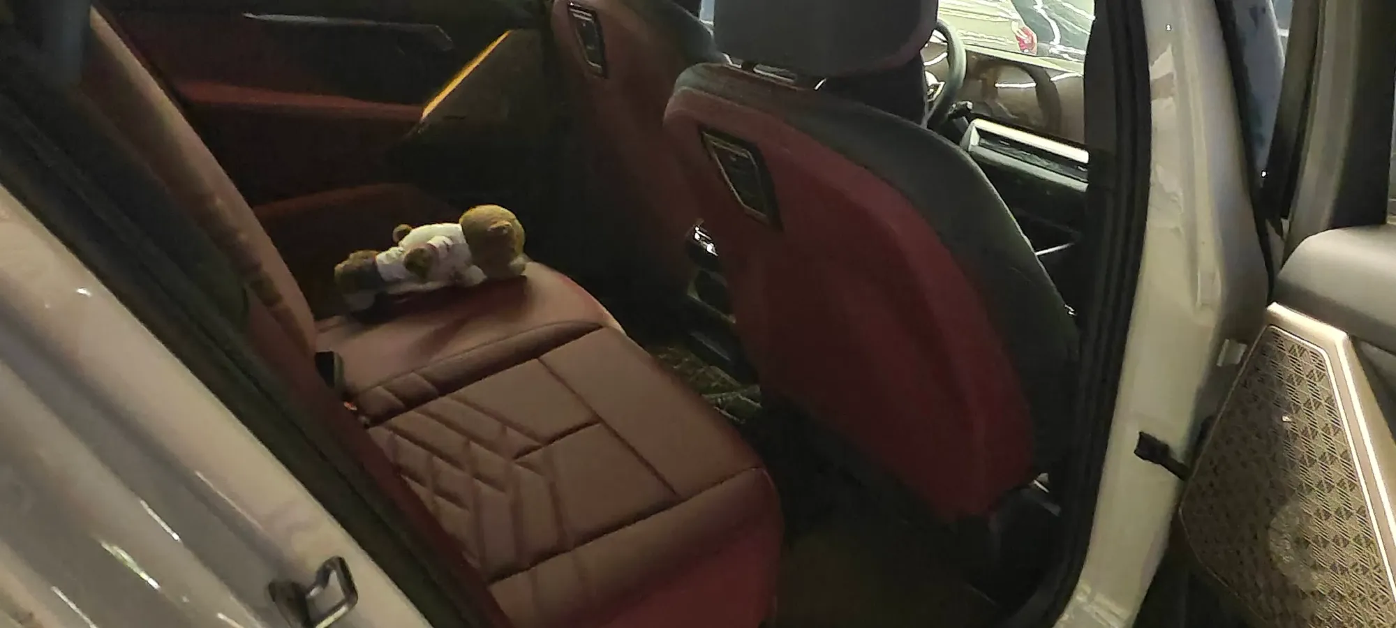 2024 BMW 5 Series 2.0T 258HP L4 8AT,autocango,china used car exporter,china ev exporter,chinese used car exporter,chinese used ev exporter