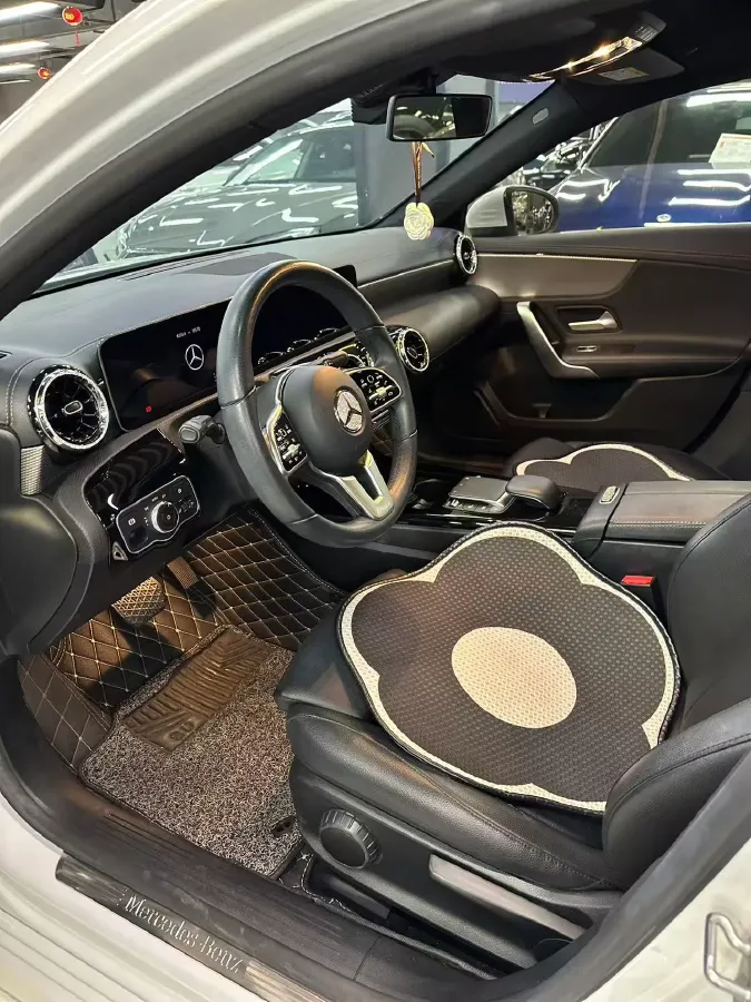 2020 Mercedes-Benz A Class 1.3T 136HP L4 7DCT,autocango,china used car exporter,china ev exporter,chinese used car exporter,chinese used ev exporter