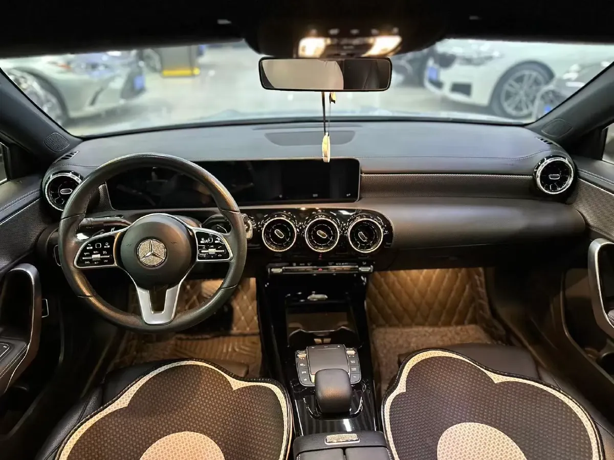 2020 Mercedes-Benz A Class 1.3T 136HP L4 7DCT,autocango,china used car exporter,china ev exporter,chinese used car exporter,chinese used ev exporter
