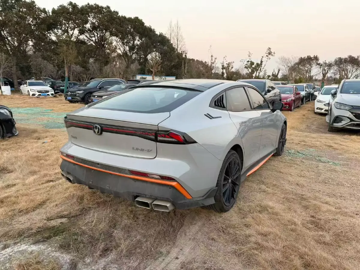 2024 ChangAn UNI-V 1.5T 188HP L4 7DCT,autocango,china used car exporter,china ev exporter,chinese used car exporter,chinese used ev exporter
