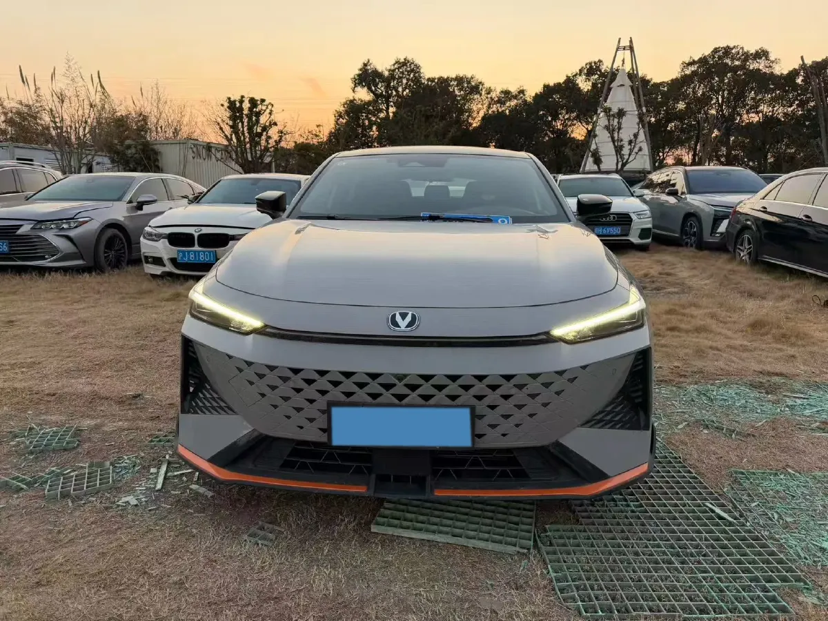 2024 ChangAn UNI-V 1.5T 188HP L4 7DCT,autocango,china used car exporter,china ev exporter,chinese used car exporter,chinese used ev exporter