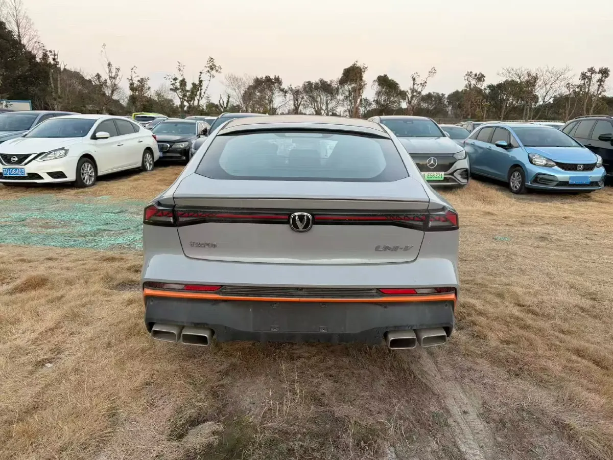 2024 ChangAn UNI-V 1.5T 188HP L4 7DCT,autocango,china used car exporter,china ev exporter,chinese used car exporter,chinese used ev exporter