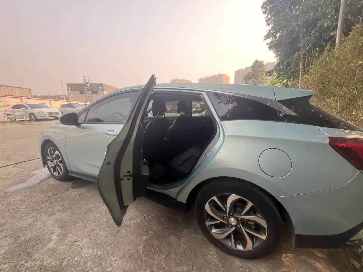 2022 Buick Velite 6 1.5L 102HP L4 E-CVT PHEV 9.5KWH,autocango,china used car exporter,china ev exporter,chinese used car exporter,chinese used ev exporter