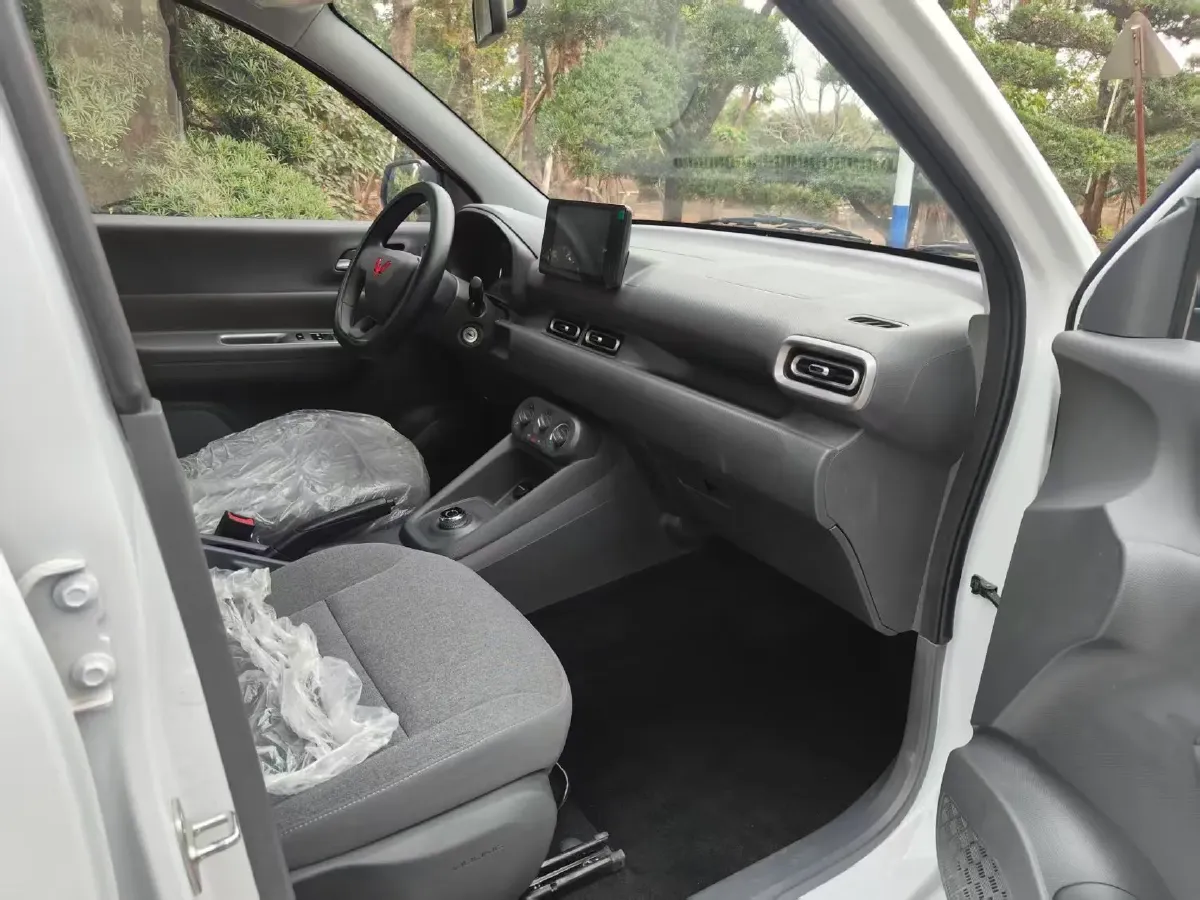 2025 WuLing HongGuang New Energy REEV 99HP REEV,autocango,china used car exporter,china ev exporter,chinese used car exporter,chinese used ev exporter