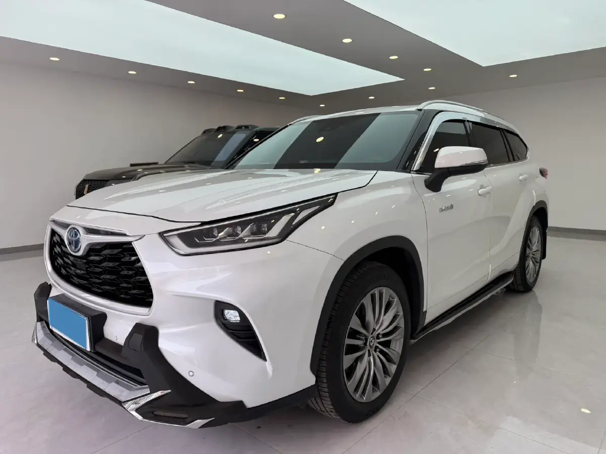 2022 Toyota Highlander 2.5L 192HP L4 E-CVT Hybrid