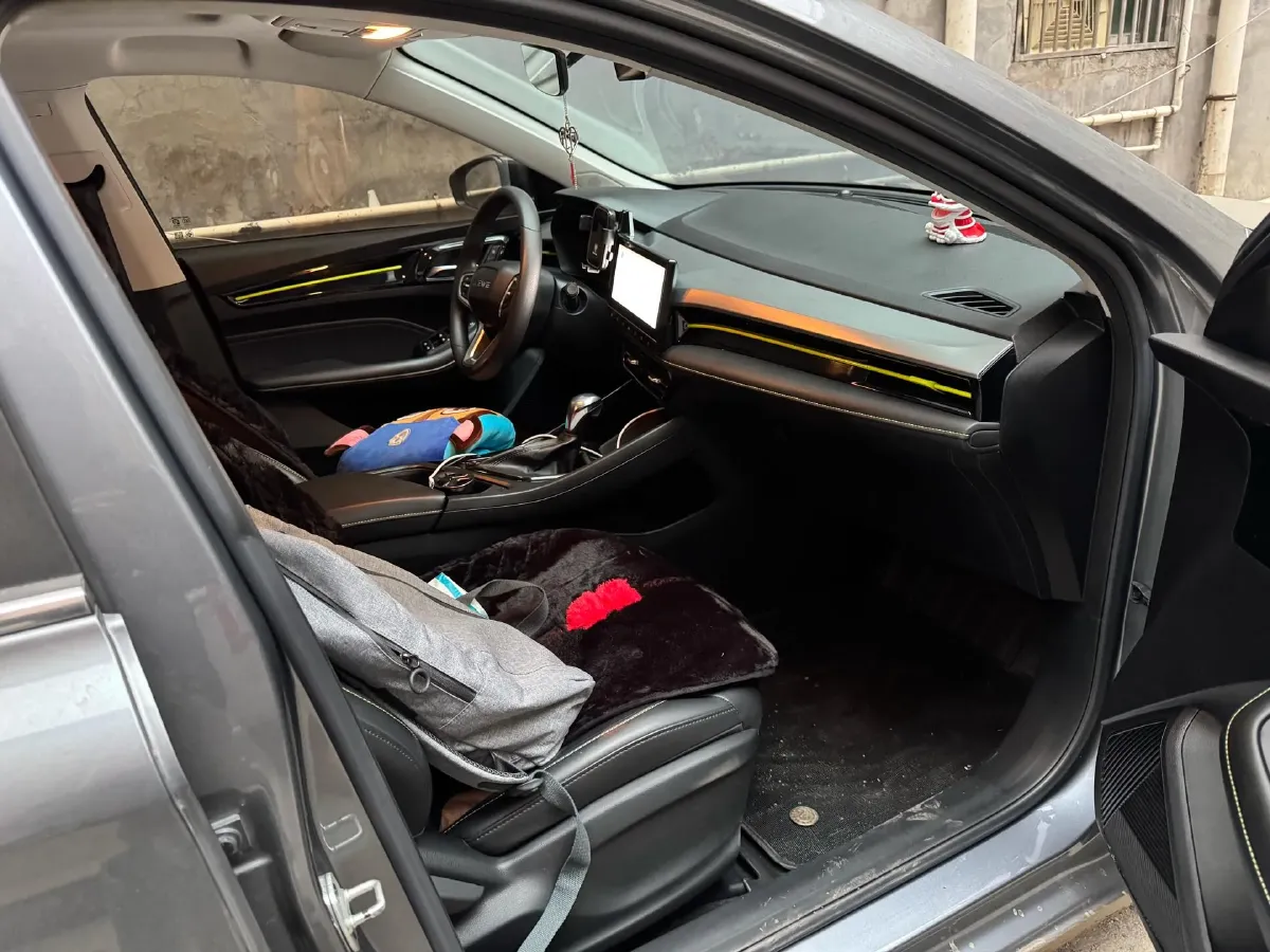 2021 Roewe i5 1.5L 120HP L4 CVT,autocango,china used car exporter,china ev exporter,chinese used car exporter,chinese used ev exporter