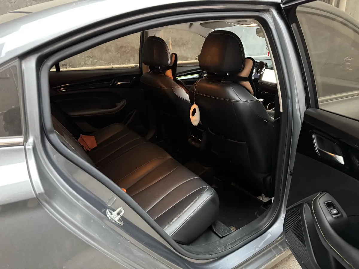 2021 Roewe i5 1.5L 120HP L4 CVT,autocango,china used car exporter,china ev exporter,chinese used car exporter,chinese used ev exporter