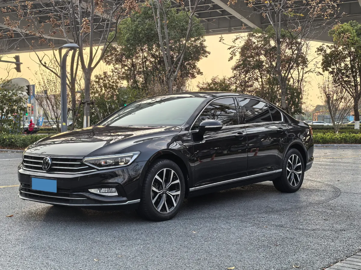 2020 Volkswagen Magotan 2.0T 186HP L4 7DCT,autocango,china used car exporter,china ev exporter,chinese used car exporter,chinese used ev exporter