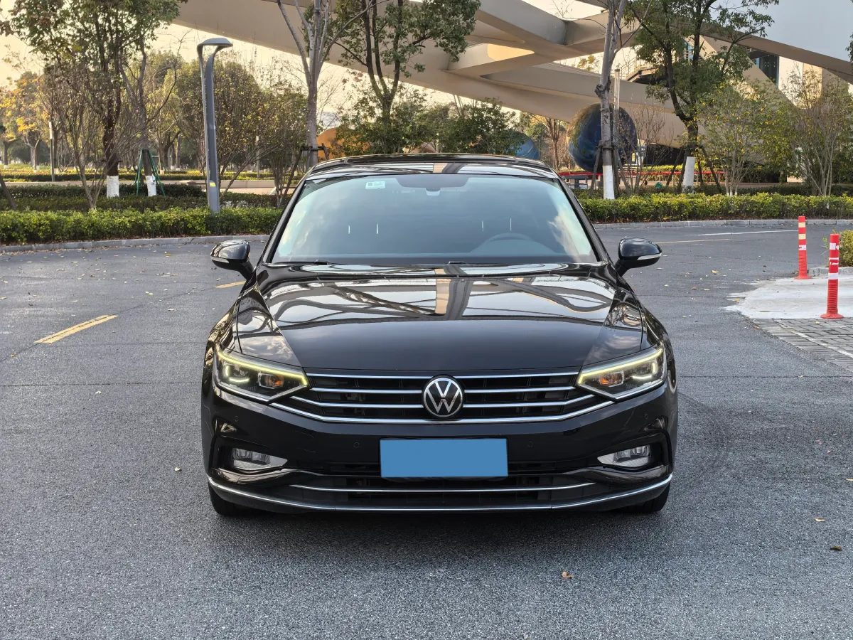 2020 Volkswagen Magotan 2.0T 186HP L4 7DCT,autocango,china used car exporter,china ev exporter,chinese used car exporter,chinese used ev exporter