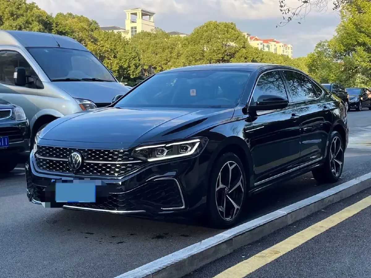 2023 Volkswagen Passat 2.0T 186HP L4 7DCT