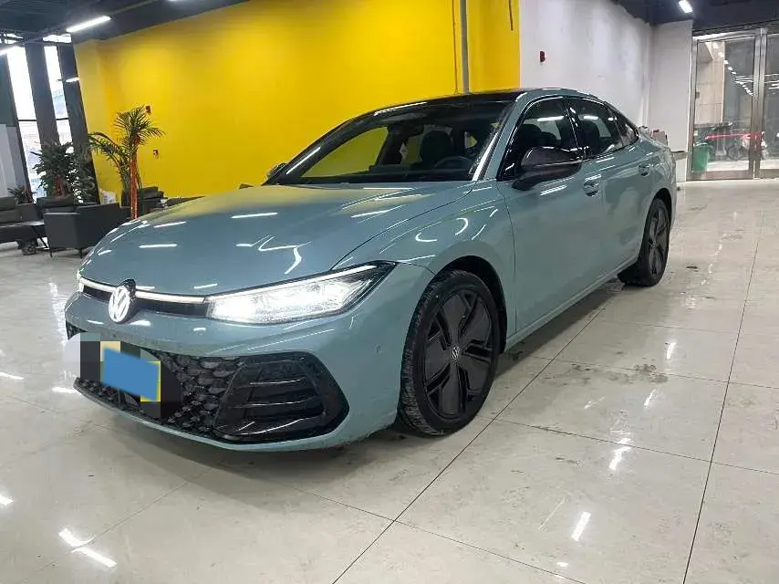 2025 Volkswagen Passat 2.0T 220HP L4 7DCT