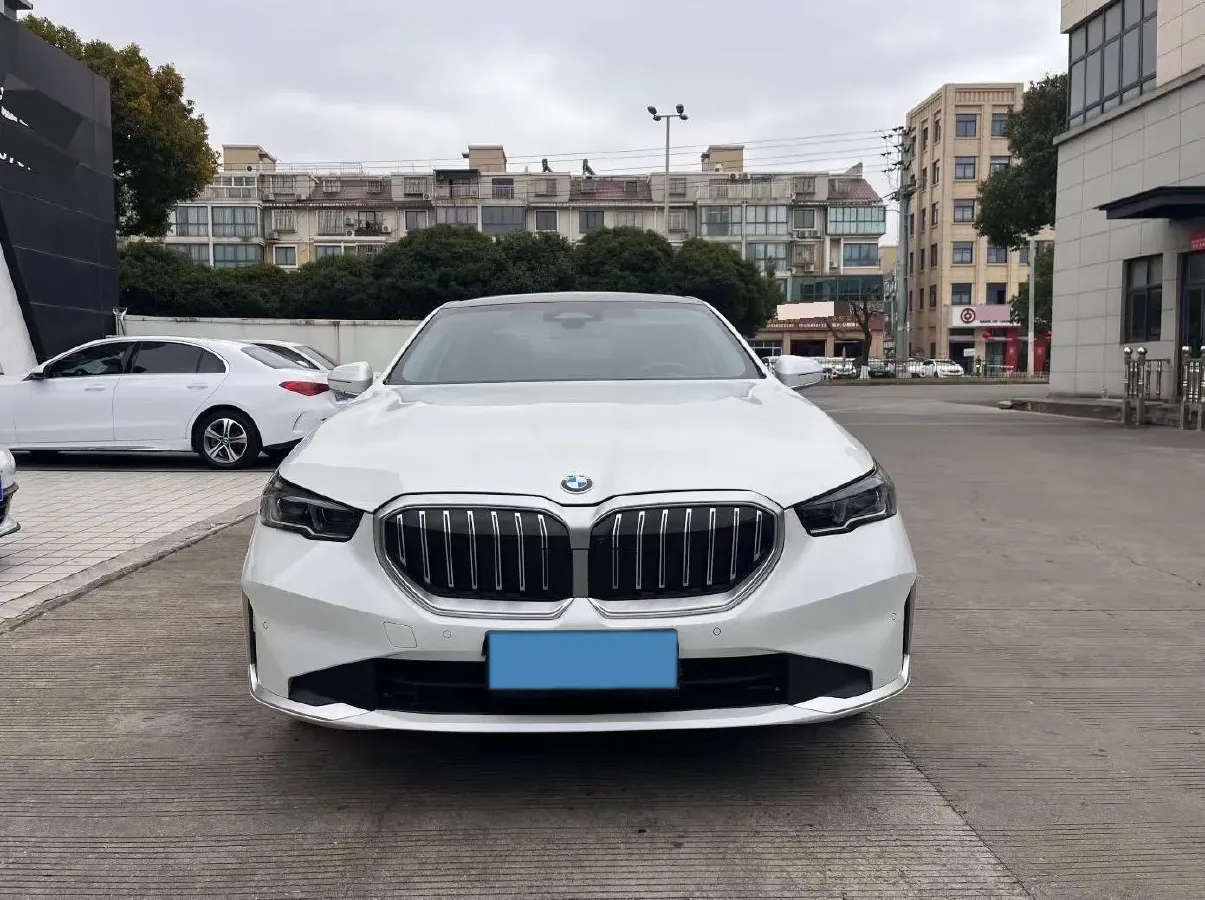 2024 BMW 5 Series 2.0T 258HP L4 8AT,autocango,china used car exporter,china ev exporter,chinese used car exporter,chinese used ev exporter