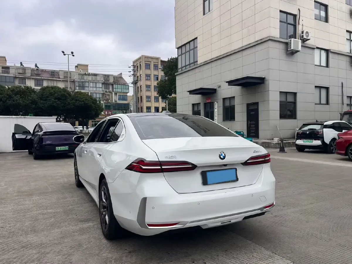 2024 BMW 5 Series 2.0T 258HP L4 8AT,autocango,china used car exporter,china ev exporter,chinese used car exporter,chinese used ev exporter