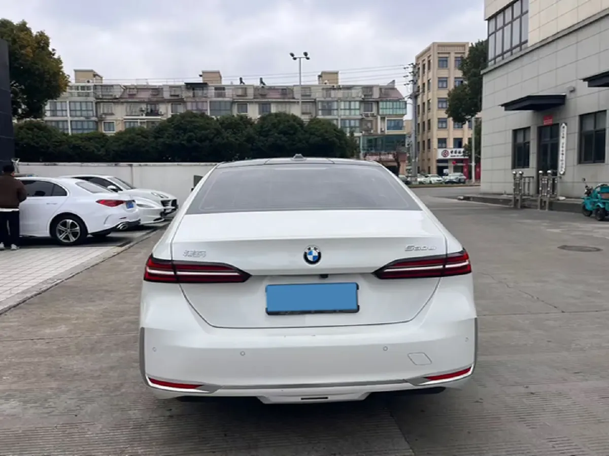 2024 BMW 5 Series 2.0T 258HP L4 8AT,autocango,china used car exporter,china ev exporter,chinese used car exporter,chinese used ev exporter