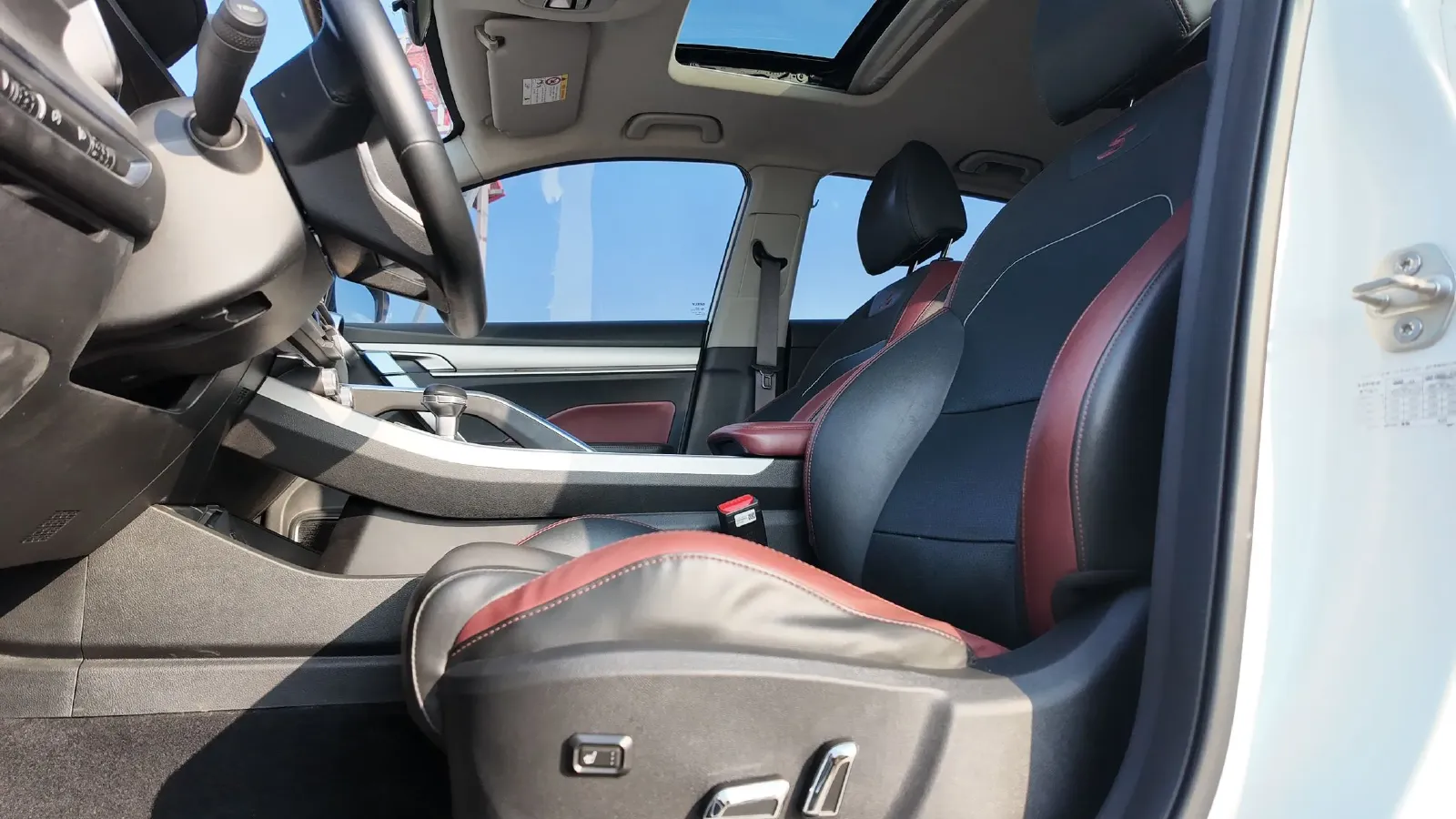 2021 Geely Coolray 1.4T 141HP L4 6DCT,autocango,china used car exporter,china ev exporter,chinese used car exporter,chinese used ev exporter