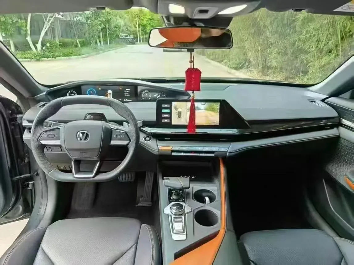 2023 ChangAn UNI-V 1.5T 188HP L4 7DCT,autocango,china used car exporter,china ev exporter,chinese used car exporter,chinese used ev exporter