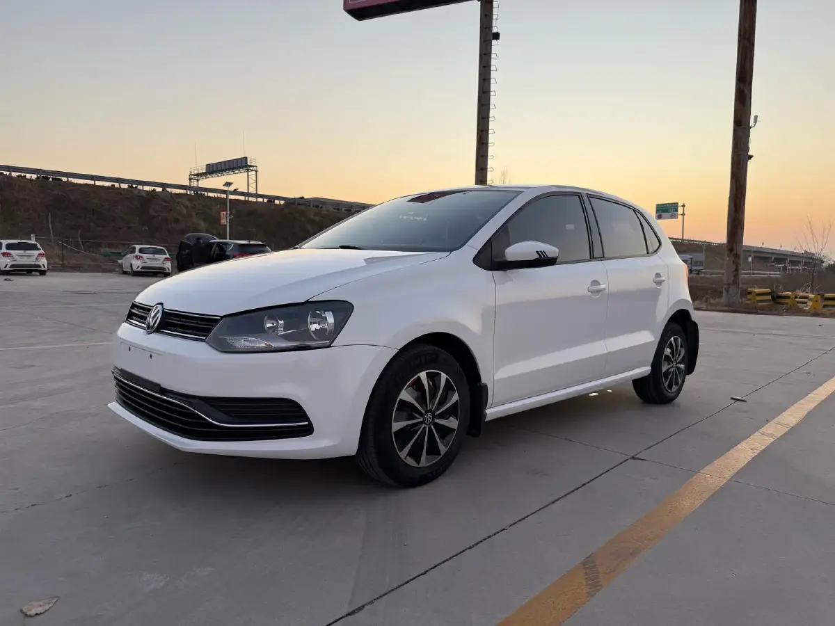 2016 Volkswagen Polo 1.4L 90HP L4 6AT