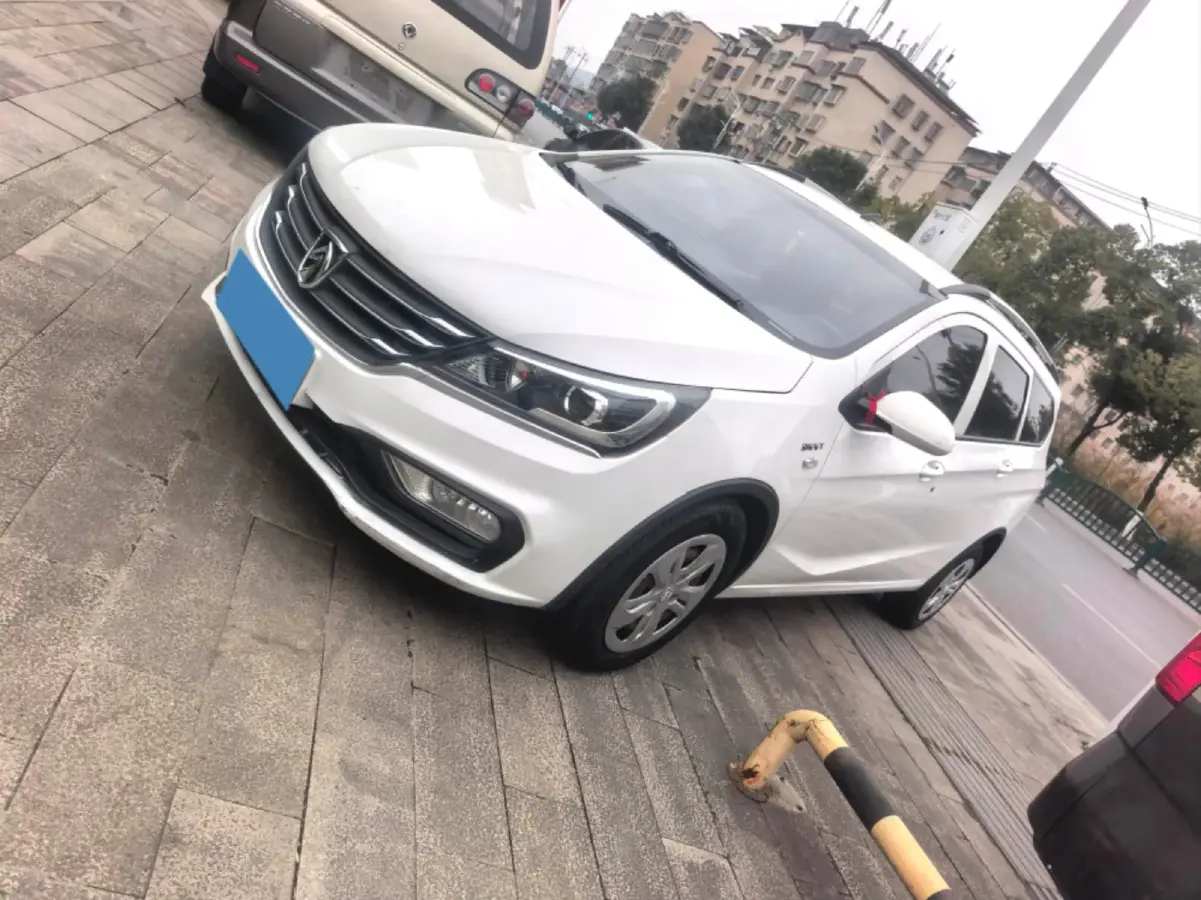 2017 BaoJun 310W 1.5L 112HP L4 6MT