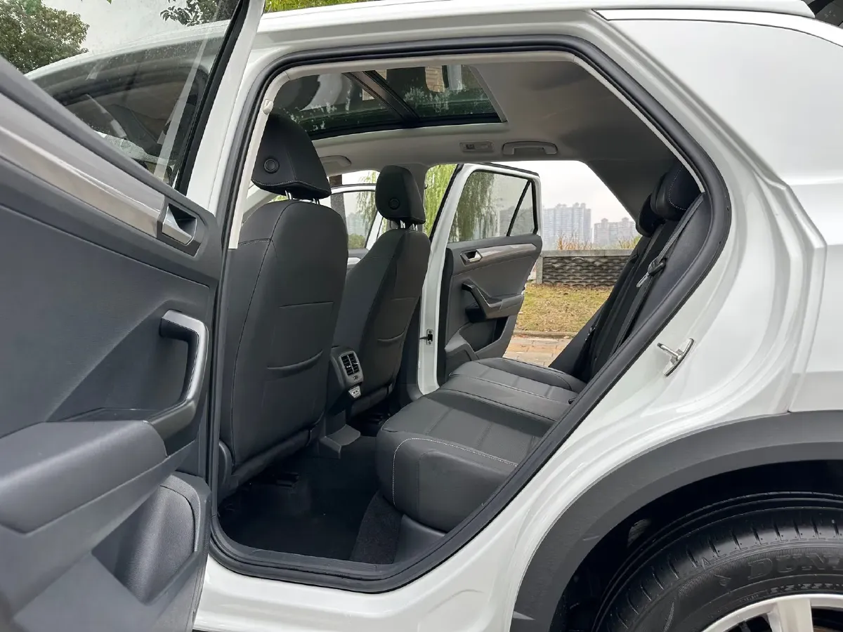 2021 Volkswagen T-Roc 1.4T 150HP L4 7DCT,autocango,china used car exporter,china ev exporter,chinese used car exporter,chinese used ev exporter