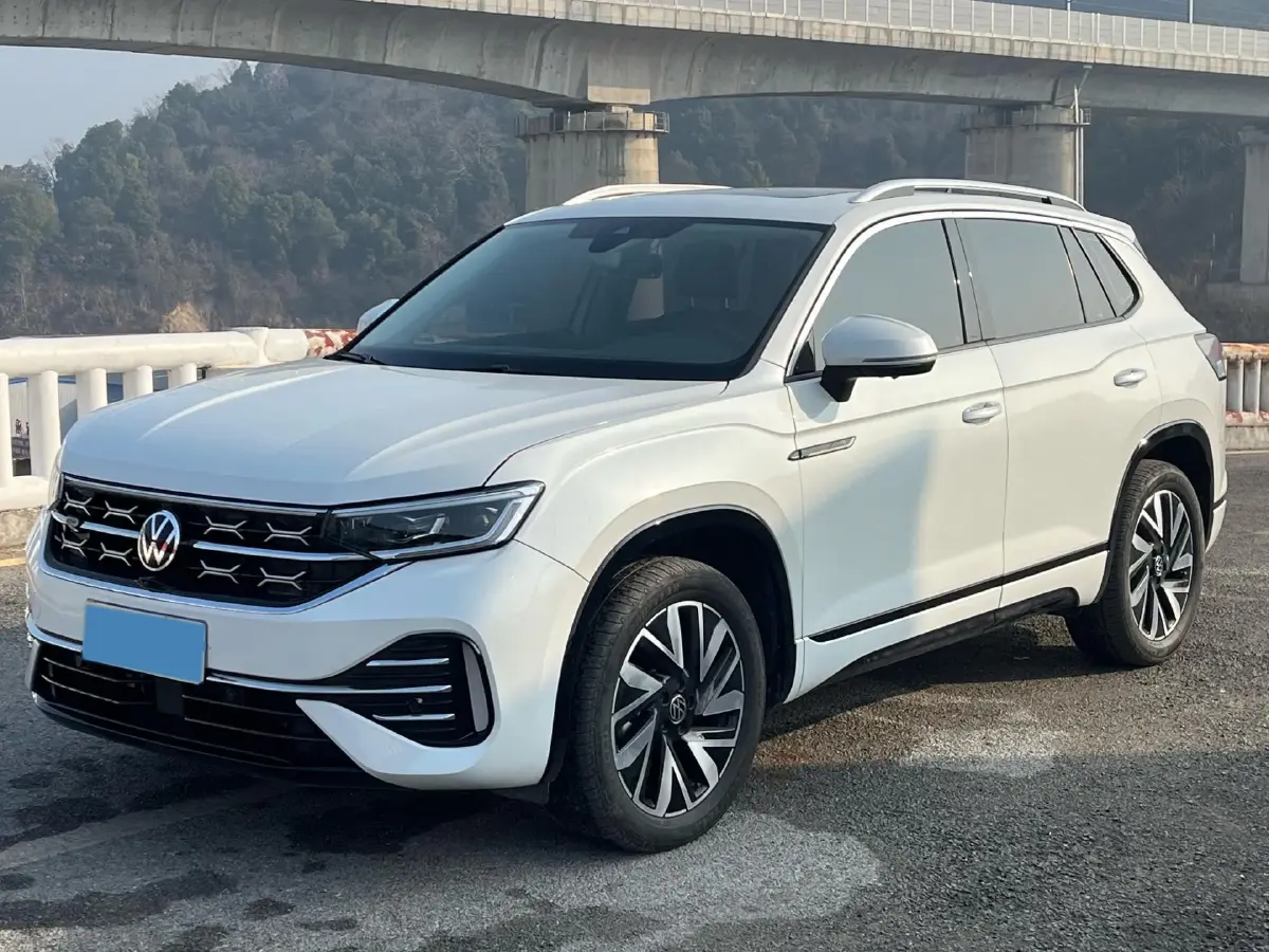 2023 Volkswagen Tayron 2.0T 186HP L4 7DCT