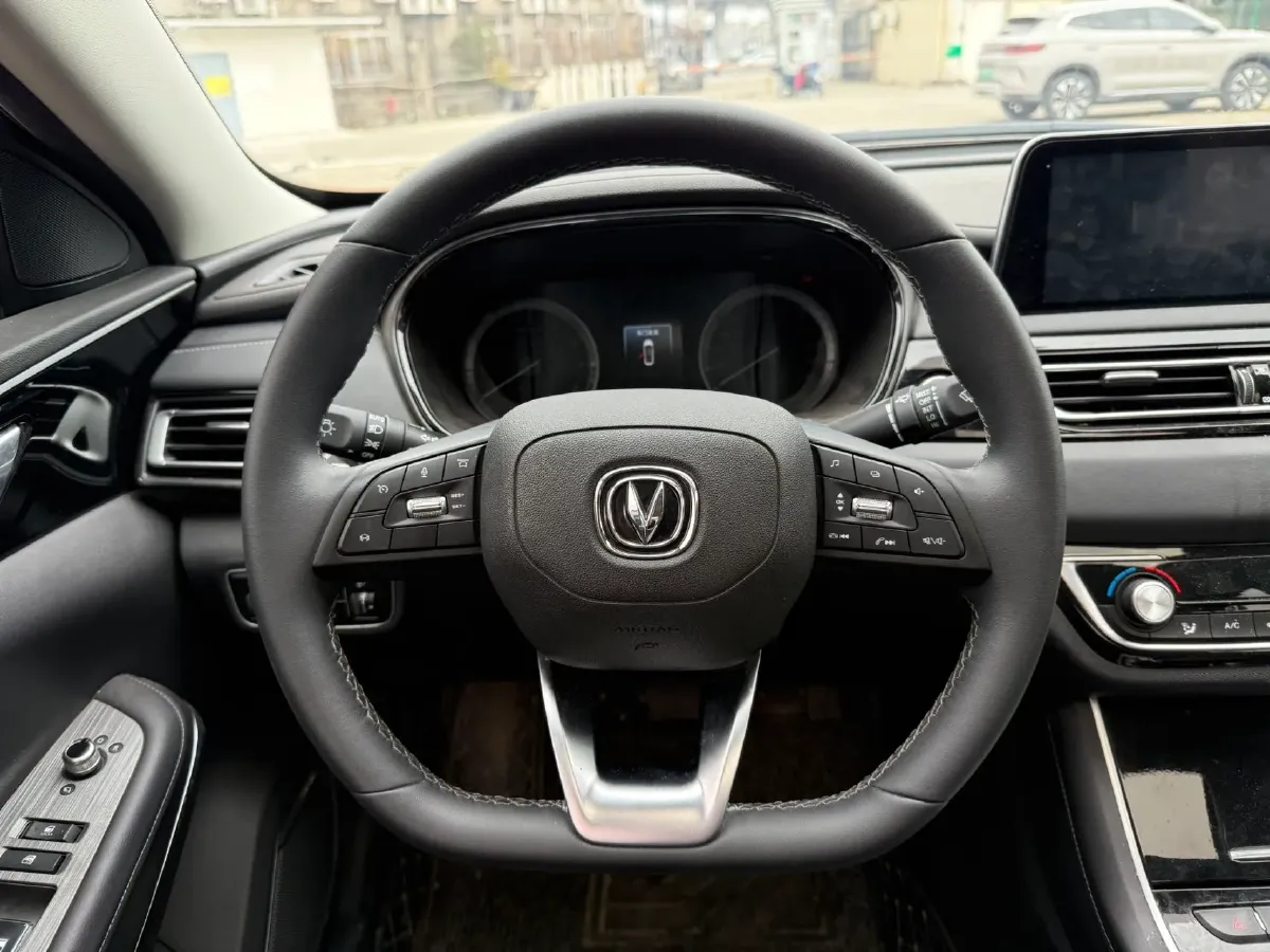 2022 ChangAn Raeton CC 1.5T 188HP L4 7DCT,autocango,china used car exporter,china ev exporter,chinese used car exporter,chinese used ev exporter