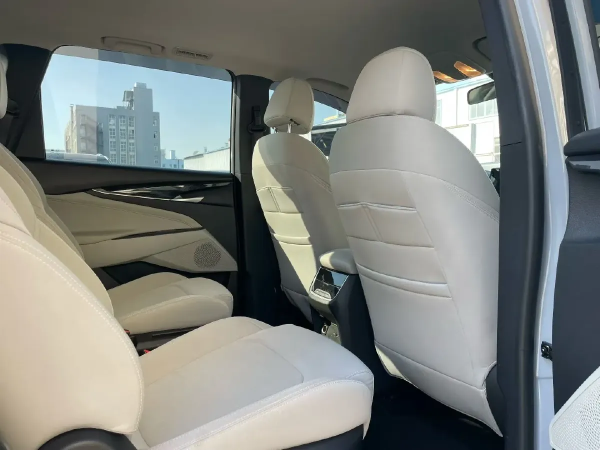 2020 MAXUS Euniq 5 BEV 61.1KWH,autocango,china used car exporter,china ev exporter,chinese used car exporter,chinese used ev exporter